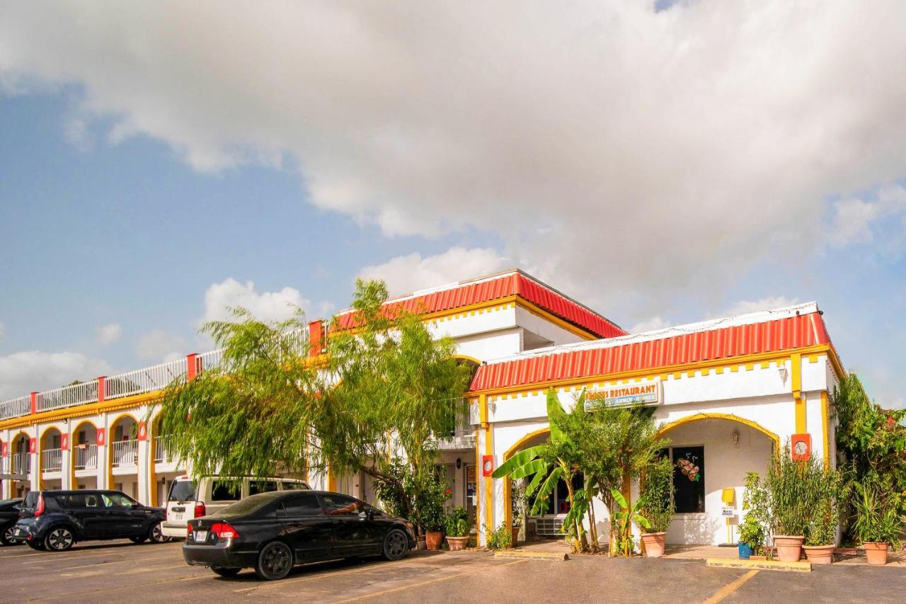 Hotel O Houston East Channelview I-10 Екстер'єр фото