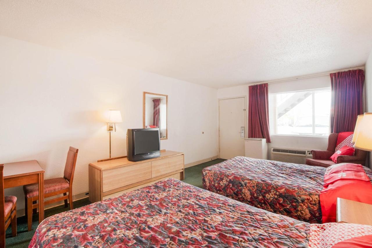 Hotel O Houston East Channelview I-10 Екстер'єр фото