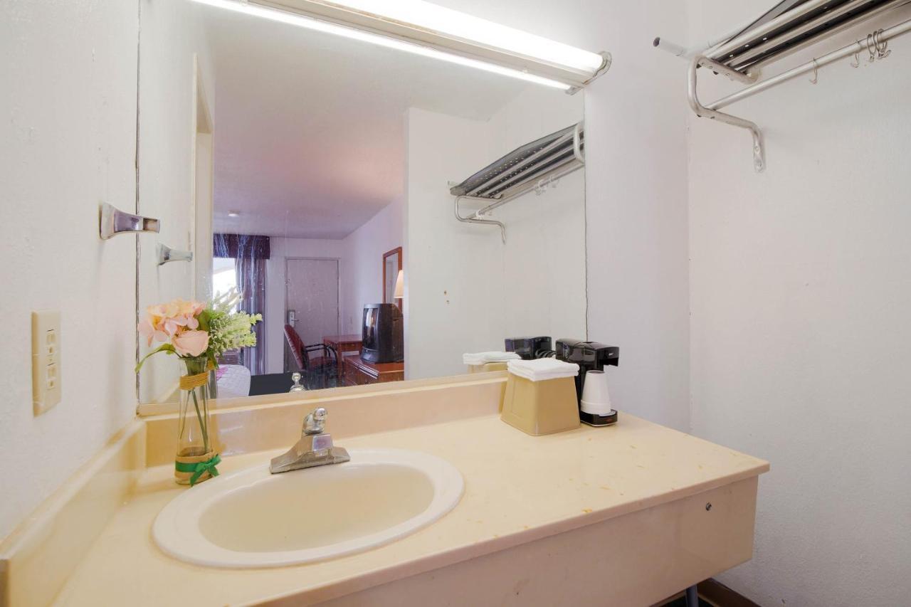 Hotel O Houston East Channelview I-10 Екстер'єр фото